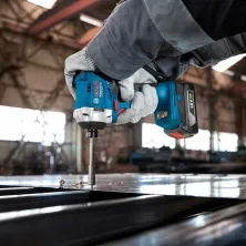 Винтоверт BOSCH GDR 18V-215 (solo, carton)